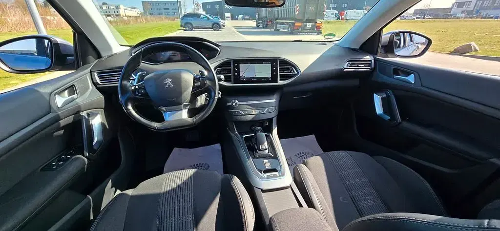 Gebraucht Peugeot 308 SW Allure 131 PS (96 kW) 2021 Grau Kombi
