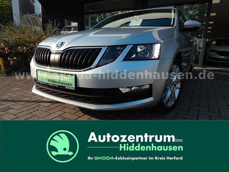 Brilliantsilber metallic met.brilliantsilber metallic met. Gebraucht 2018 Skoda Octavia Clever Kombi | 21.990 € (Teuer) - Bild 1/4