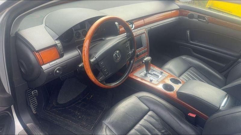 Second-hand VW Phaeton 224 CP (164 kW) 2006 Argintiu Berlinǎ