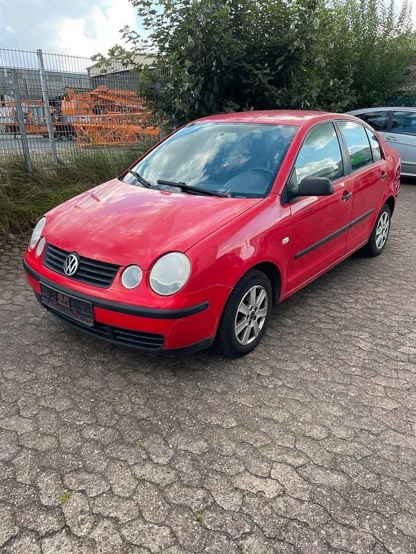 Rot Gebraucht 2004 VW Polo Limousine | 700 € (Superpreis) - Bild 1/4