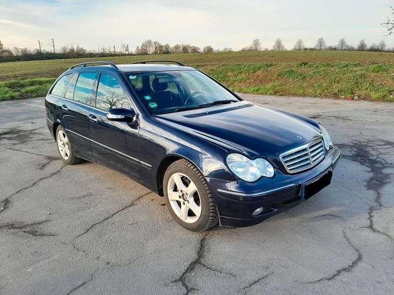 Blau Gebraucht 2005 Mercedes C220 Limousine | 1.700 € (Guter Preis) - Bild 1/4