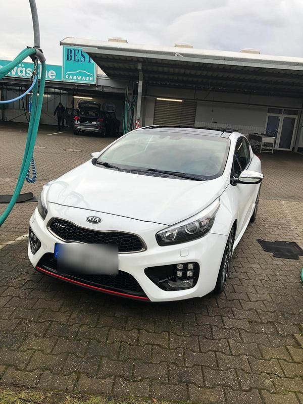 Weiß Gebraucht 2014 Kia Ceed GT GT-Track Coupé | 9.990 € (Fairer Preis) - Bild 1/4