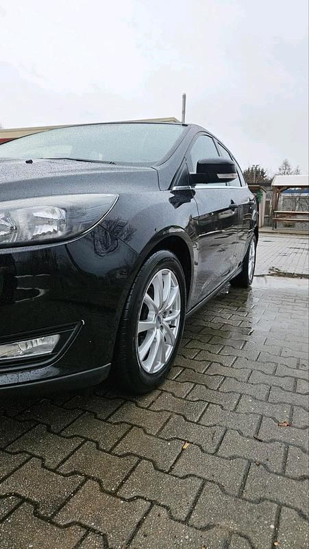 Gebraucht Ford Focus 101 PS (74 kW) 2017 Schwarz Kombi