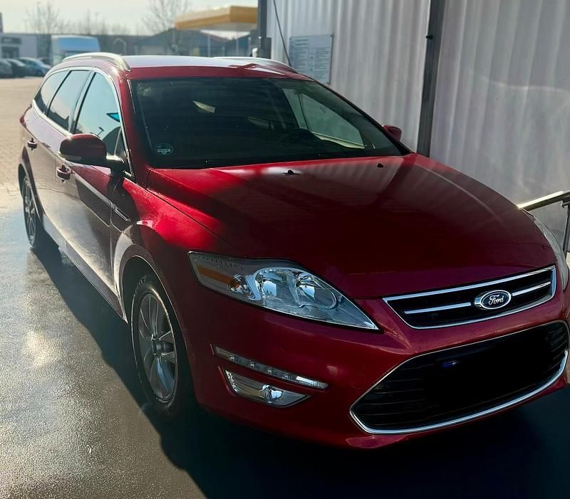 Gebraucht Ford Mondeo 140 PS (102 kW) 2013 Rot Kombi