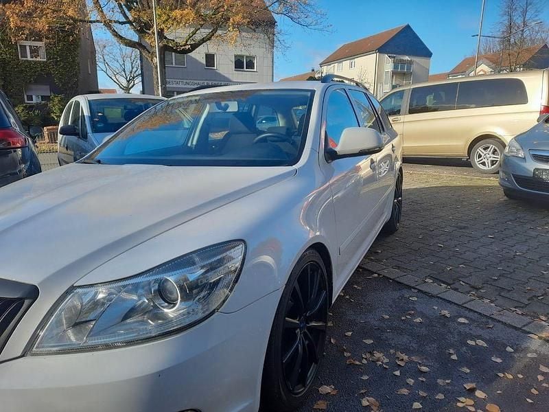 Weiß Gebraucht 2011 Skoda Octavia Family Kombi | 3.300 € (Superpreis) - Bild 1/4
