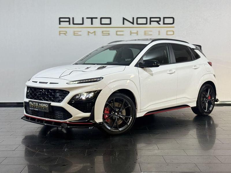 Atlas white / sol Gebraucht 2023 Hyundai Kona Comfort SUV | 33.990 € (Teuer) - Bild 1/4