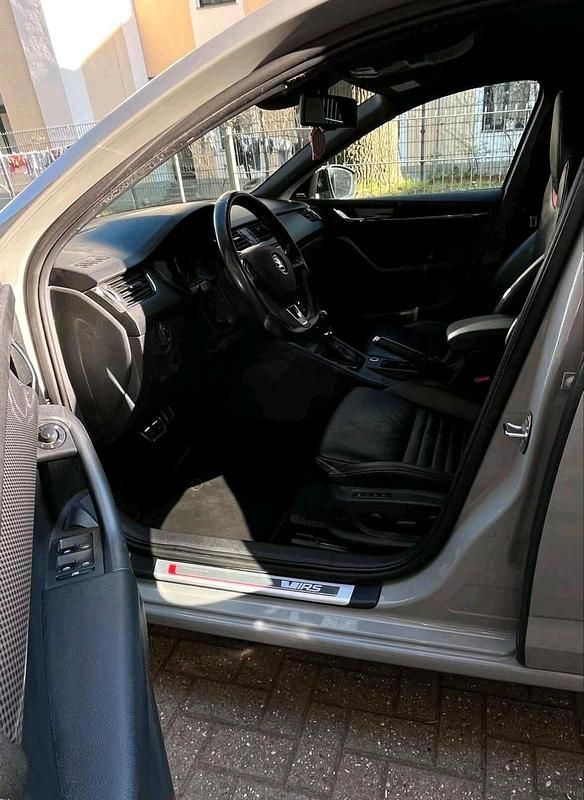 Gebraucht Skoda Octavia vRS 184 PS (135 kW) 2015 Grau Kleinwagen