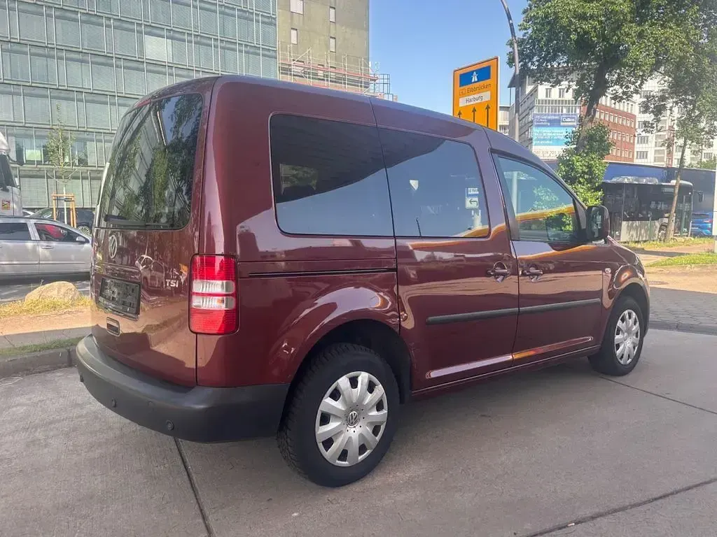 Usado VW Caddy Trendline 105 HP (77 kW) 2011 Vermelho Monovolume
