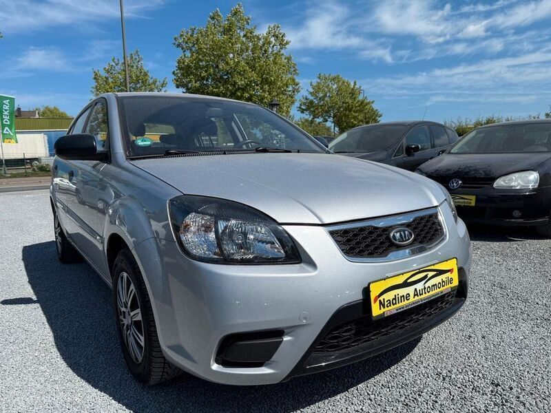 Silber Gebraucht 2011 Kia Rio Attract Limousine | 3.300 € (Fairer Preis) - Bild 1/4