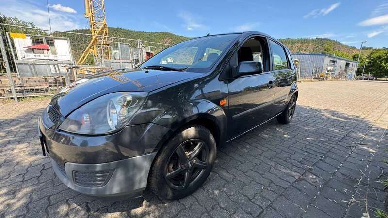 Grau Gebraucht 2007 Ford Fiesta Kleinwagen | 488 € (Superpreis) - Bild 1/4