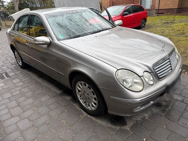Gebraucht Mercedes E270 176 PS (129 kW) 2002 Grau Limousine