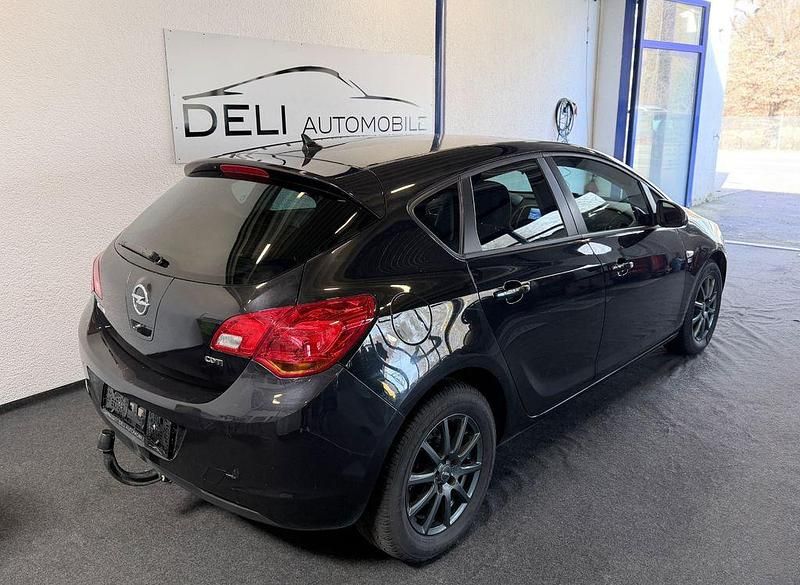 Gebraucht Opel Astra 125 PS (91 kW) 2012 Schwarz Limousine