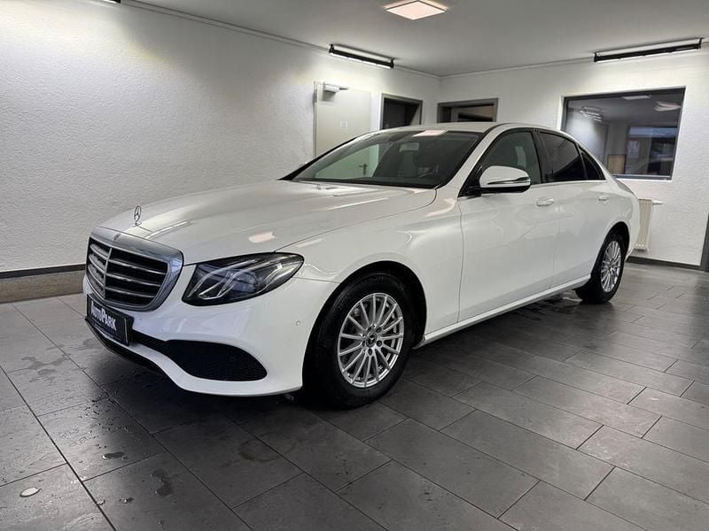 Weiß Gebraucht 2020 Mercedes E200 Avantgarde Limousine | 19.998 € (Guter Preis) - Bild 1/4