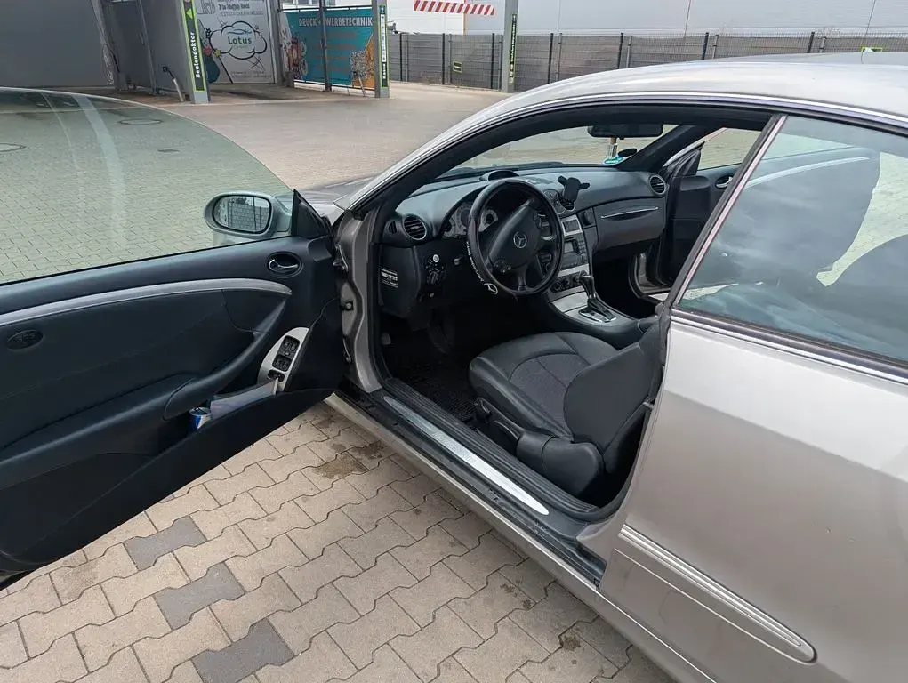 Gebraucht Mercedes CLK200 Avantgarde 184 PS (135 kW) 2007 Grau Coupé