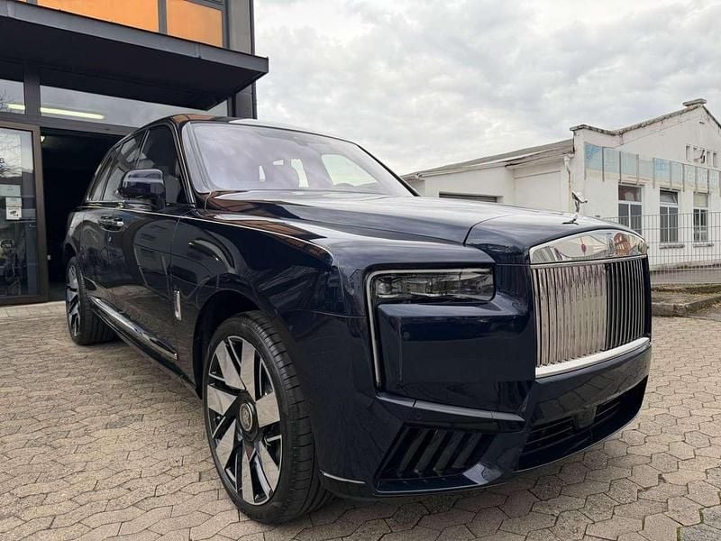 Neu Rolls Royce Cullinan 571 PS (419 kW) 2026 Midnight sapphire SUV