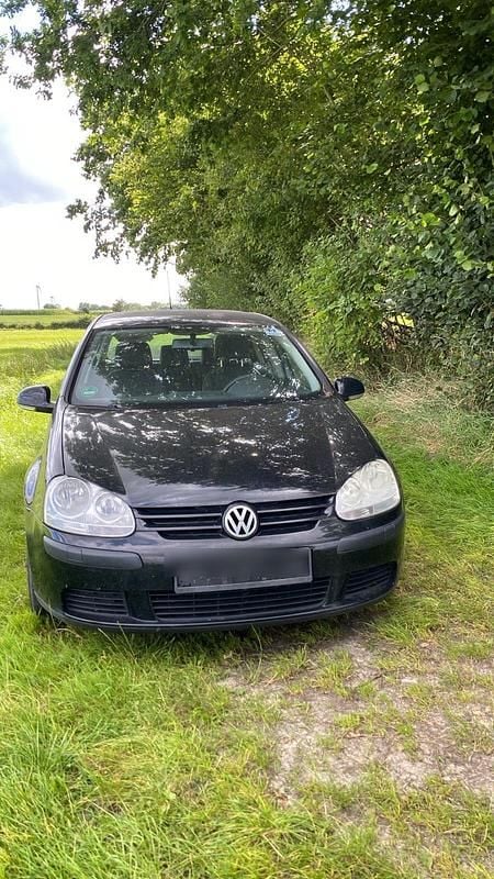 Schwarz Gebraucht 2005 VW Golf V Kleinwagen | 800 € (Superpreis) - Bild 1/1