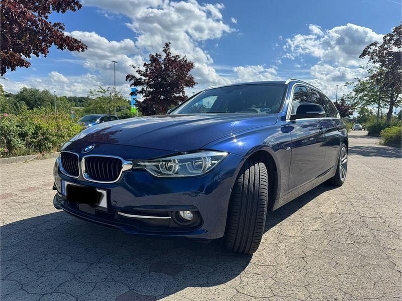 Blau Gebraucht 2015 BMW 320 Sport Line Kombi | 13.990 € (Fairer Preis) - Bild 1/4