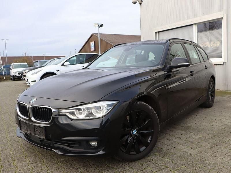 Gebraucht BMW 330 Advantage 258 PS (189 kW) 2019 Saphirschwarz Kombi