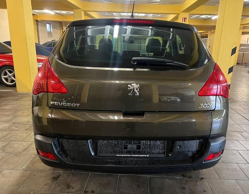 Gebraucht Peugeot 3008 Premium 156 PS (114 kW) 2009 Braun Van / Kleinbus