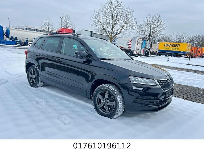 Schwarz Gebraucht 2020 Skoda Karoq Ambition SUV | 17.699 € (Superpreis) - Bild 1/4