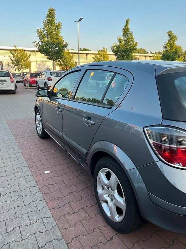 Gebraucht 2008 Opel Astra Kleinwagen | 3.000 € (Etwas zu teuer) - Bild 1/4