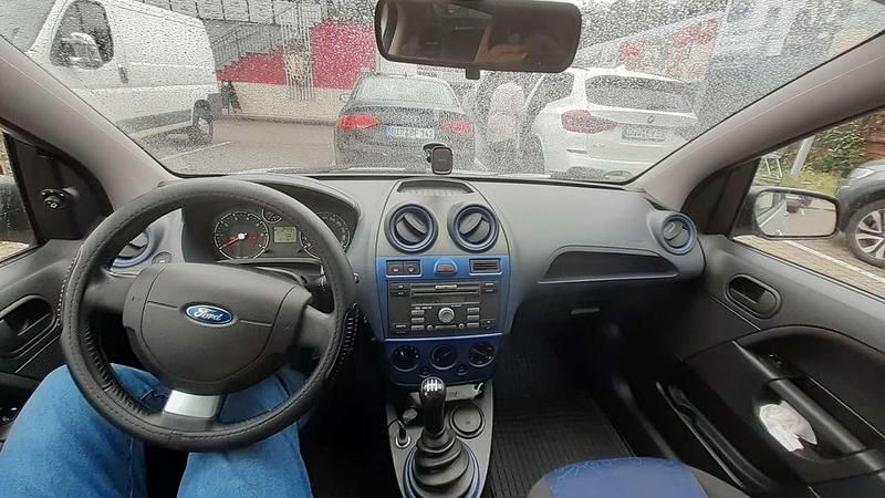 Silber Gebraucht 2008 Ford Fiesta Ambiente Kleinwagen | 2.500 € (Fairer Preis) - Bild 1/4