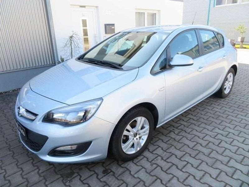 Gebraucht Opel Astra 116 PS (85 kW) 2015 Diamant silber met. Limousine