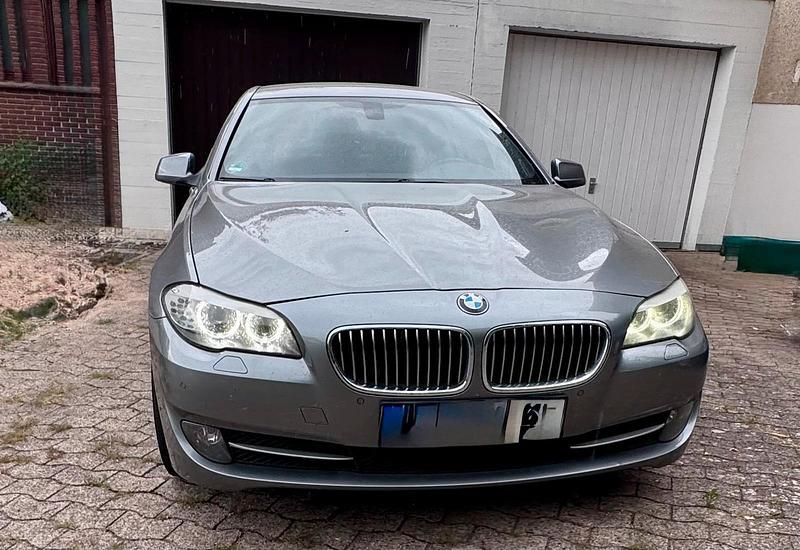 Grau Gebraucht 2012 BMW 525 Comfort Edition Limousine | 10.000 € (Superpreis) - Bild 1/4