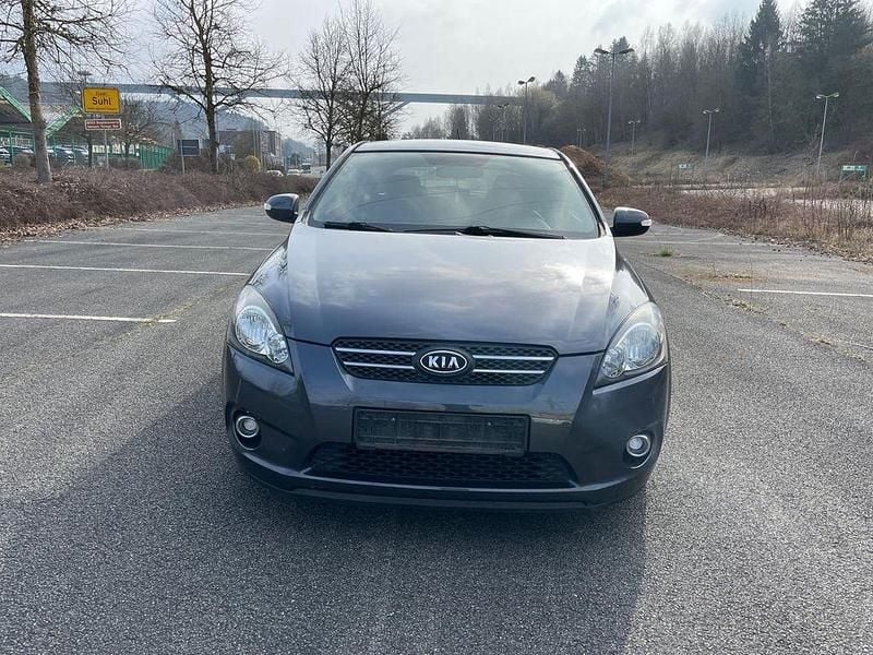 Grau Gebraucht 2010 Kia Ceed Spirit Kleinwagen | 3.800 € (Superpreis) - Bild 1/4