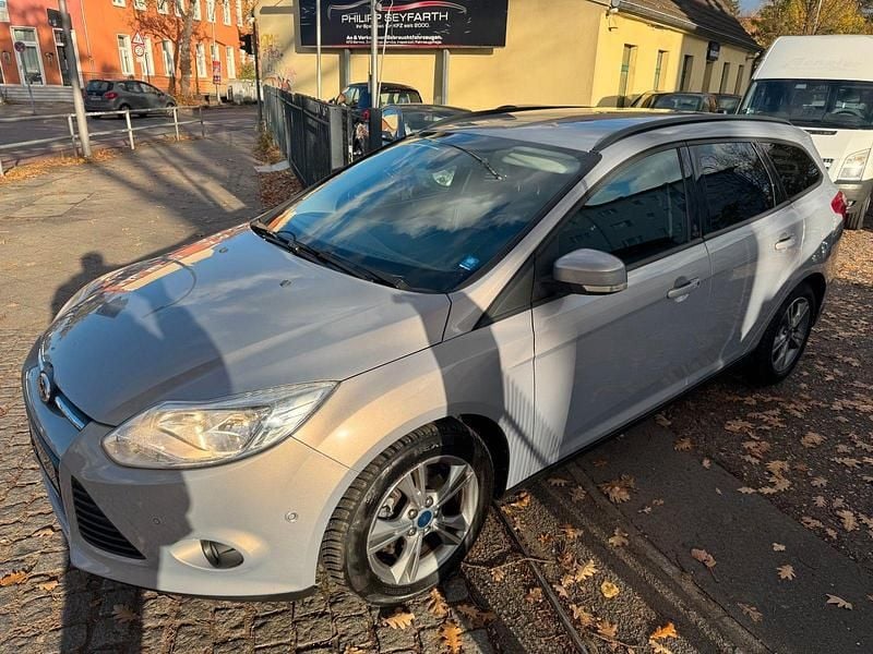 Gebraucht Ford Focus 101 PS (74 kW) 2013 Grau Kombi