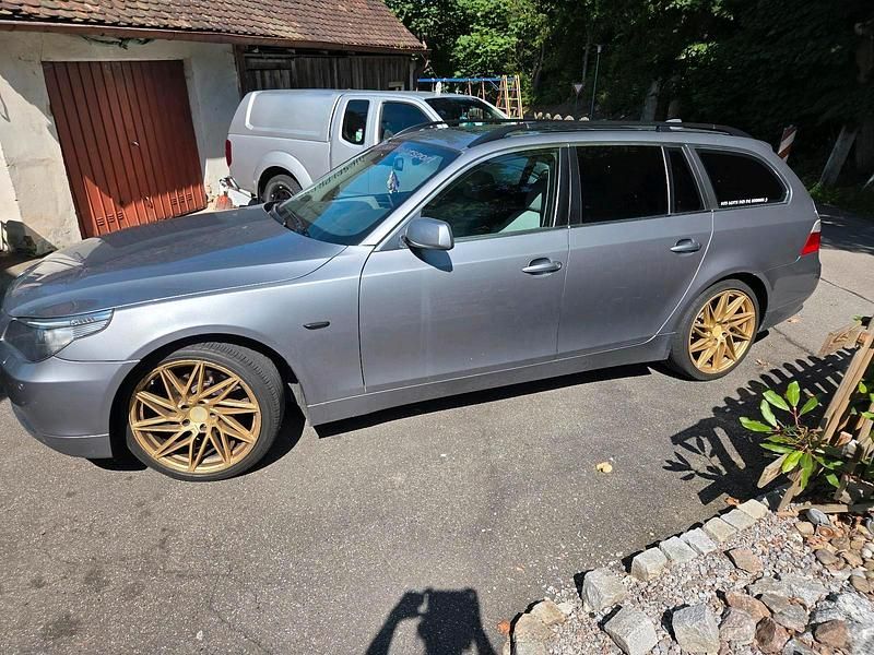 Grau Gebraucht 2005 BMW 525 Kombi | 1.800 € (Superpreis) - Bild 1/4