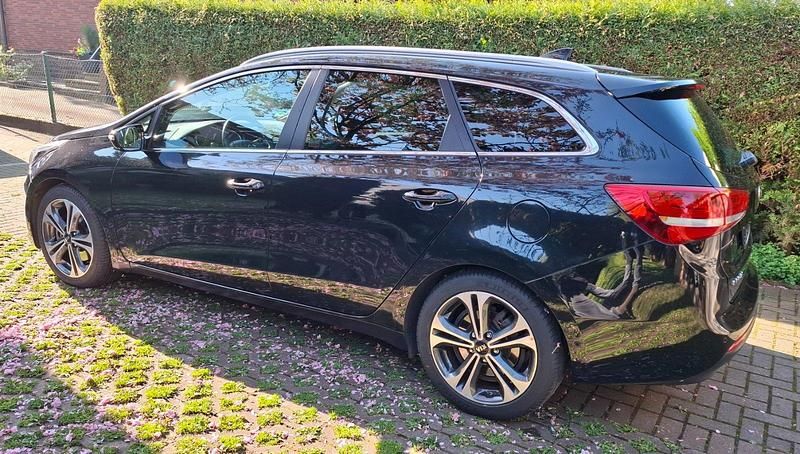 Schwarz Gebraucht 2017 Kia Ceed Kombi | 13.200 € (Fairer Preis) - Bild 1/4