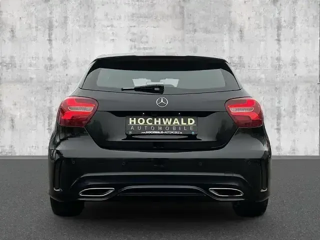 Gebraucht Mercedes A180 AMG line 122 PS (89 kW) 2017 Schwarz Limousine