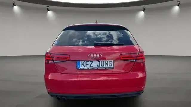 Gebraucht Audi A3 Ambiente 150 PS (110 kW) 2017 Rot Limousine