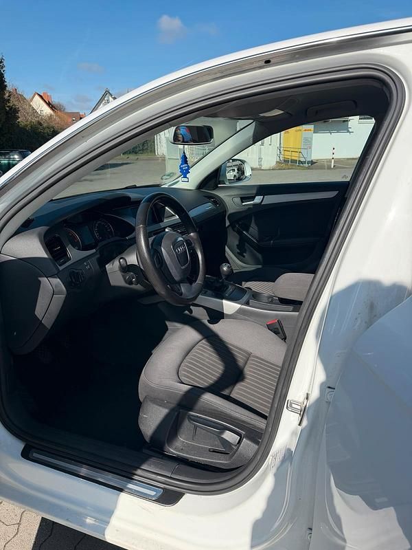 Gebraucht Audi A4 143 PS (105 kW) 2009 Weiß Limousine