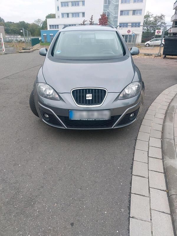 Grau Gebraucht 2015 Seat Altea XL Van / Kleinbus | 4.600 € (Guter Preis) - Bild 1/4