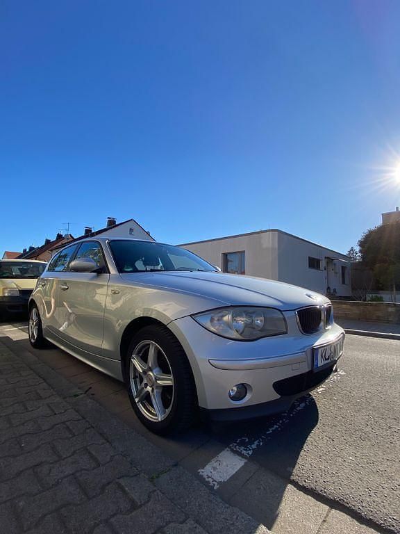 Second-hand BMW 118 143 CP (105 kW) 2006 Argintiu Hatchback