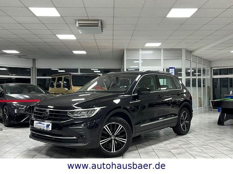 Schwarz Gebraucht 2023 VW Tiguan Life SUV | 27.890 € (Fairer Preis) - Bild 1/4