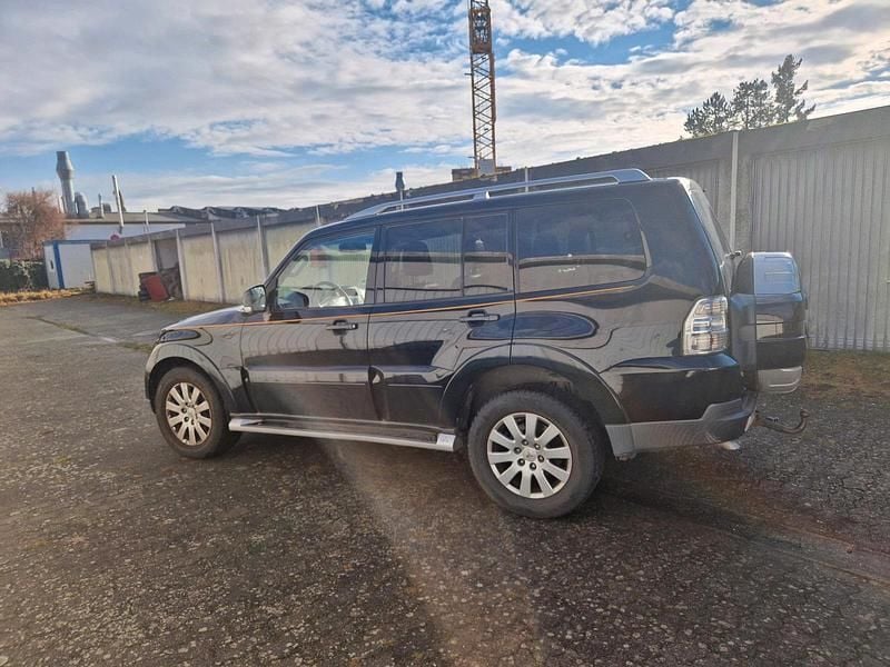 Schwarz Gebraucht 2007 Mitsubishi Pajero SUV | 8.850 € (Superpreis) - Bild 1/4