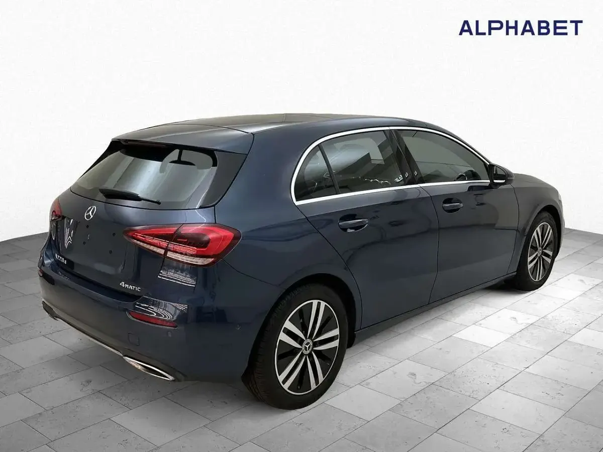 Gebraucht Mercedes A220 Advanced 190 PS (139 kW) 2022 Blau (metallic) Limousine