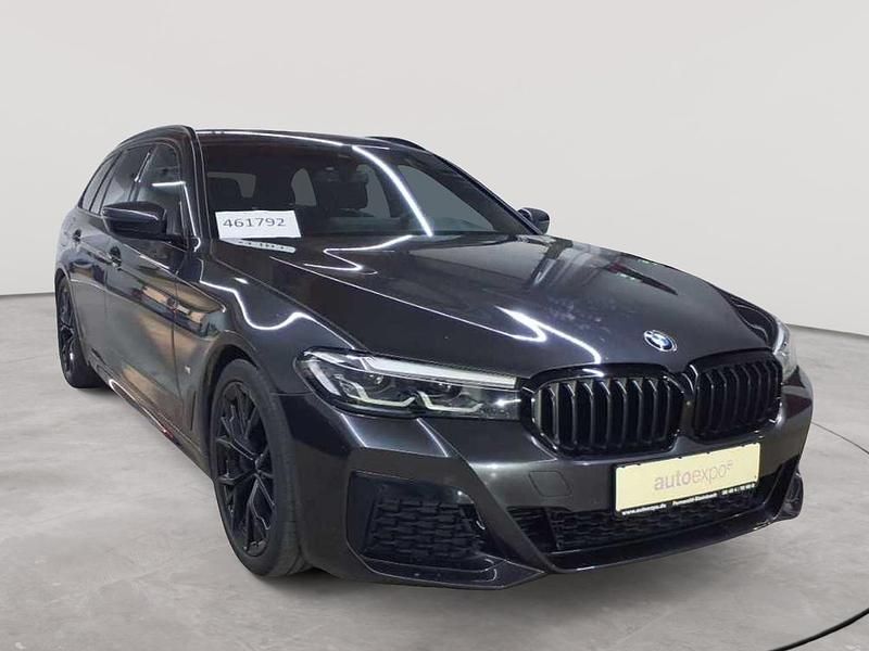 Grau Gebraucht 2020 BMW 520 M Sport Kombi | 33.990 € (Teuer) - Bild 1/4