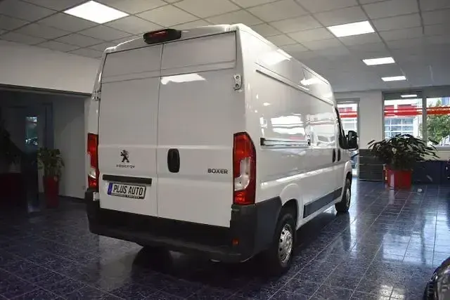Gebraucht Peugeot Boxer 140 PS (102 kW) 2023 Weiss icy Van