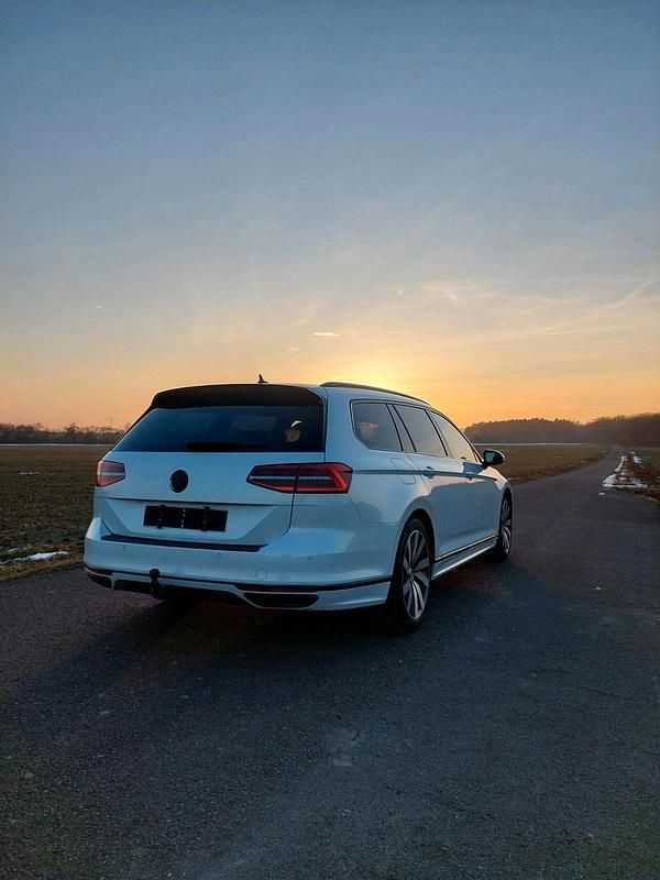 Gebraucht VW Passat R-line 239 PS (175 kW) 2017 Weiß Kombi