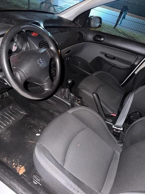 Gebraucht Peugeot 206 75 PS (55 kW) 2005 Silber Kleinwagen