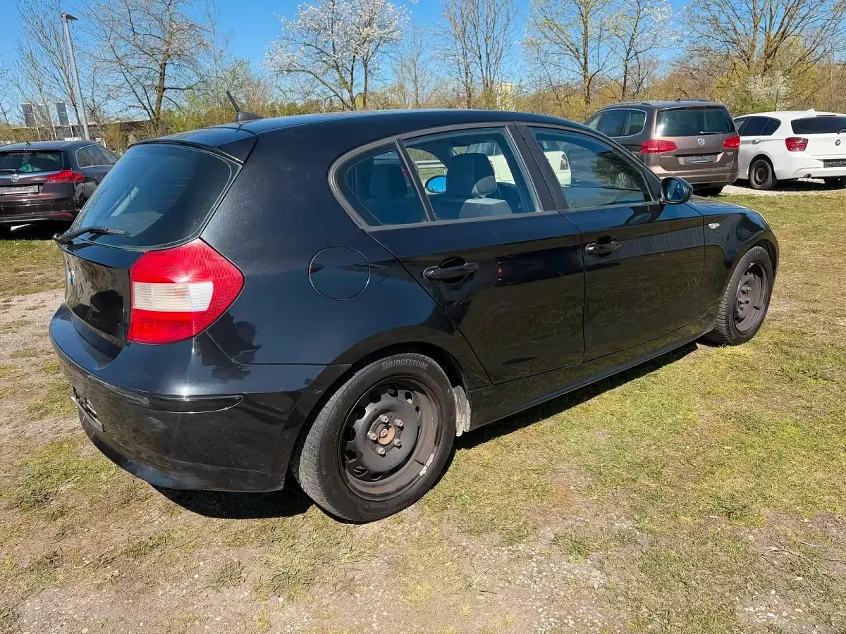 Gebraucht BMW 120 Advantage 163 PS (119 kW) 2006 Black sapphire metallic Kleinwagen