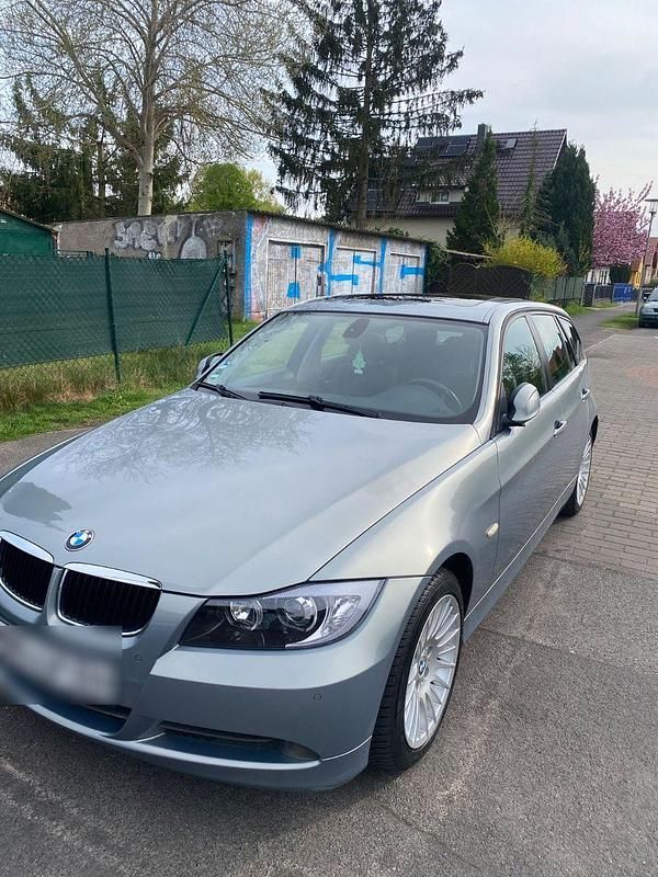 Grau Gebraucht 2005 BMW 320 Sport Line Kombi | 3.100 € (Guter Preis) - Bild 1/4