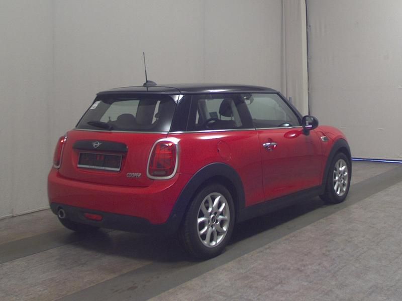 Gebraucht Mini Cooper 136 PS (100 kW) 2019 Rot Kleinwagen
