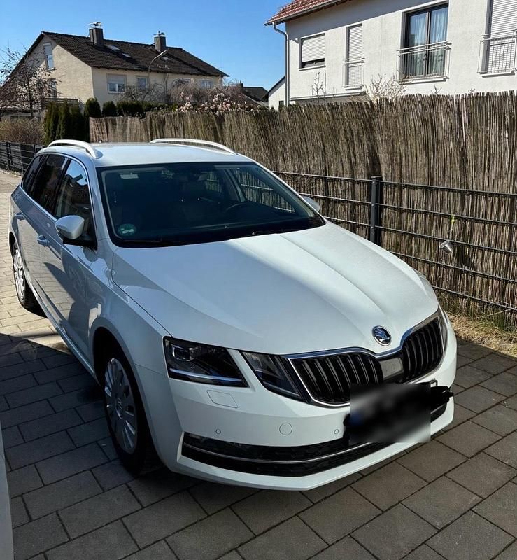Weiß Gebraucht 2018 Skoda Octavia Style Kombi | 13.199 € (Fairer Preis) - Bild 1/4