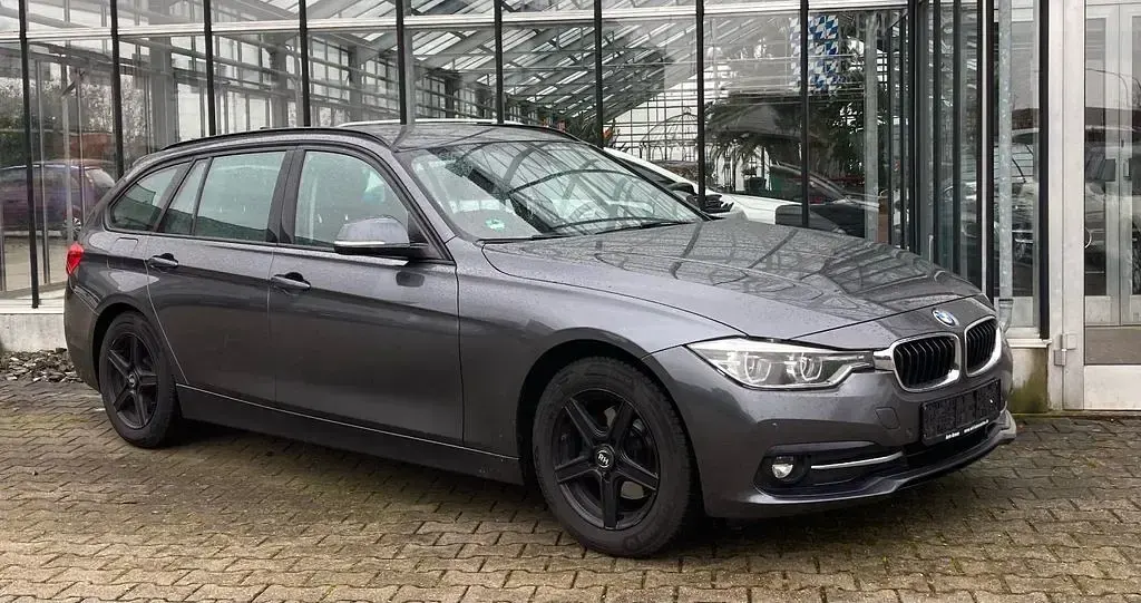 Gebraucht BMW 318 Sport Line 150 PS (110 kW) 2019 Grau Kombi