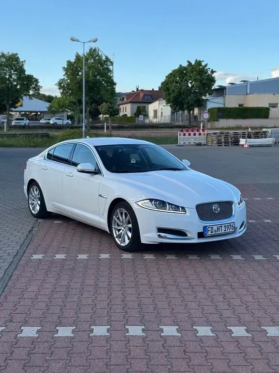 Gebraucht Jaguar XF 200 PS (147 kW) 2014 Weiß Limousine